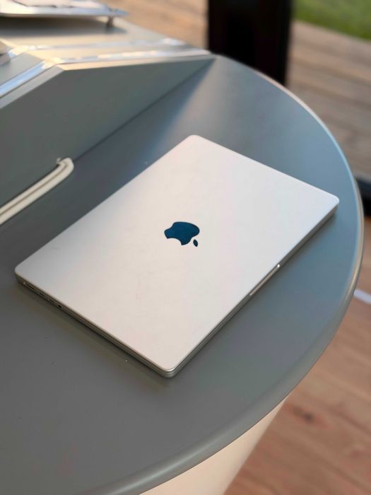Apple Macbook 14 Pro M3 - 1 TB - 8 GB Ram - impecabil -