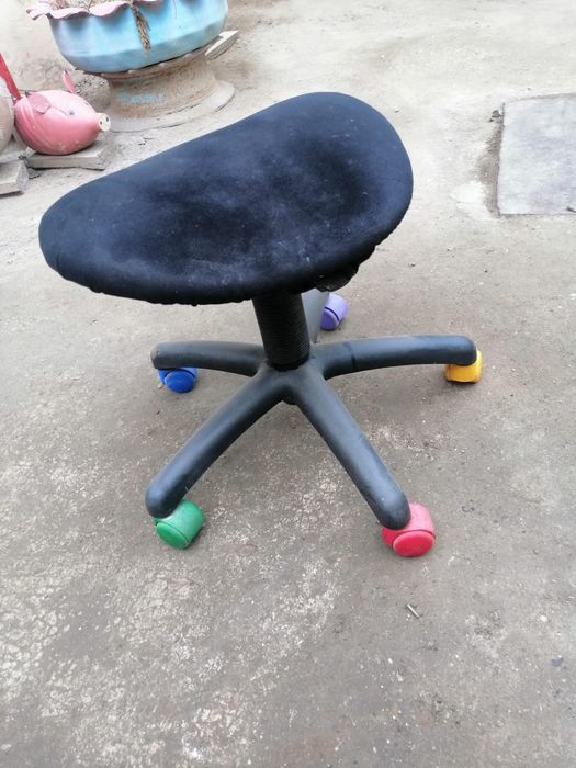 Б/у стул для мастера.