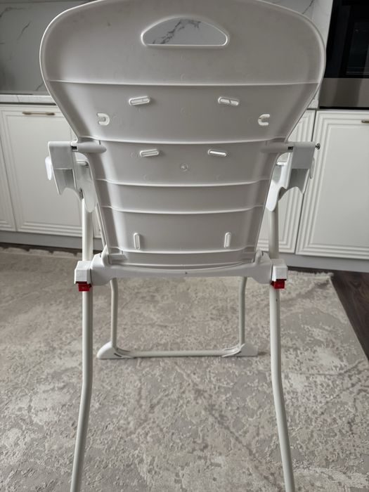 Детский белый стульчик для кормления