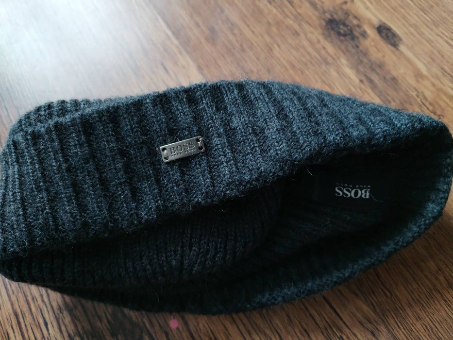 hugo boss - страхотна зимна шапка