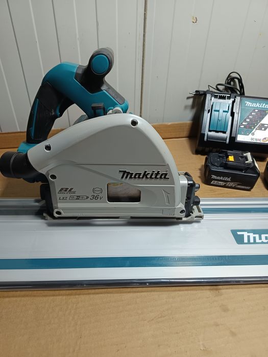 Fierăstrău circular cu plonjare Makita cu acumulator și Sina de ghidaj