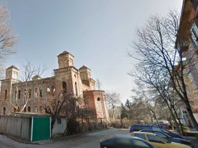 Спешно, Апартамент до синегоката