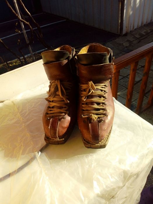 Ретро скиорско обувки