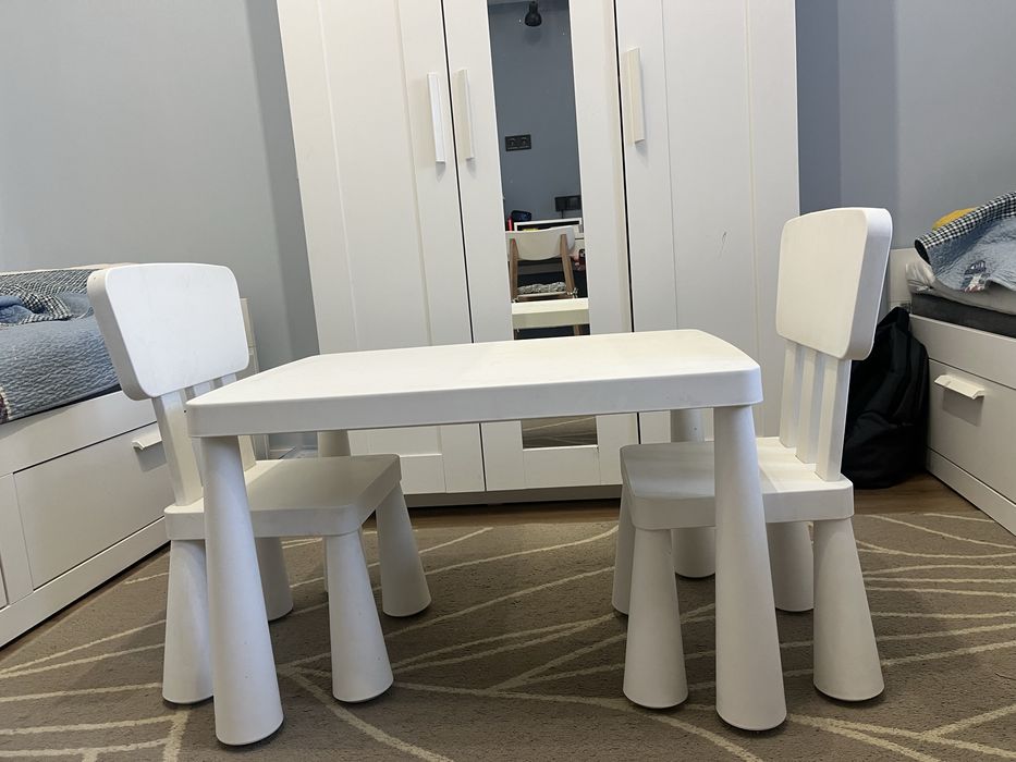 Столик и два стула IKEA