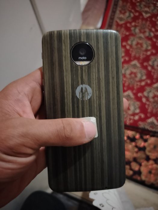 Motorola Z flor sotiladi