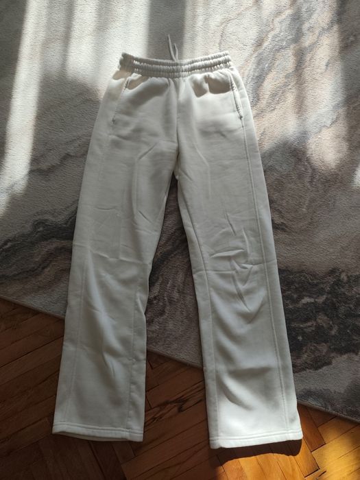 Дънки и спортен панталон