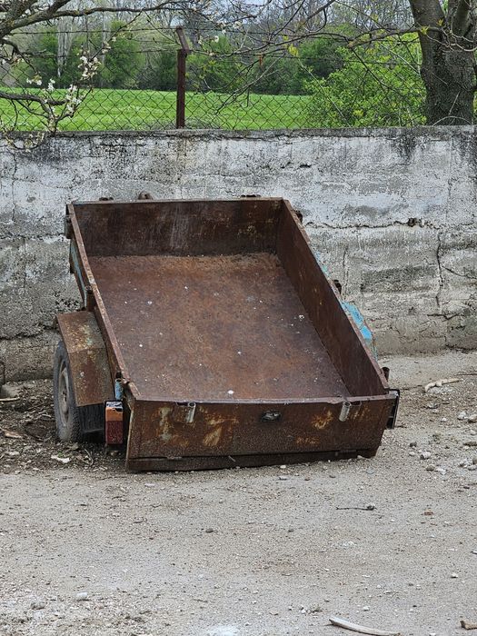 Неригистрирано Автомобилно Българско ремърке в движение