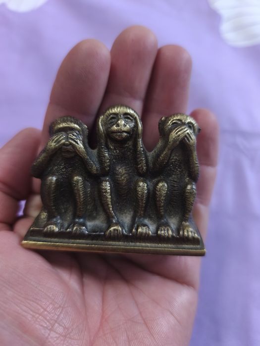 Statueta bronz maimuțele inteligente