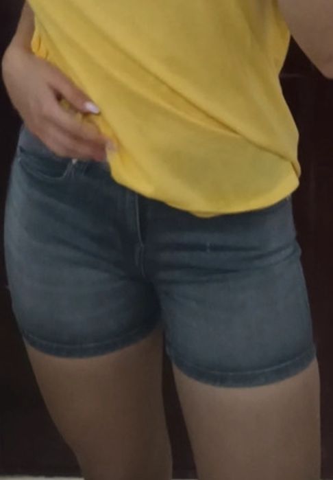 Blugi scurți gri, pentru femei