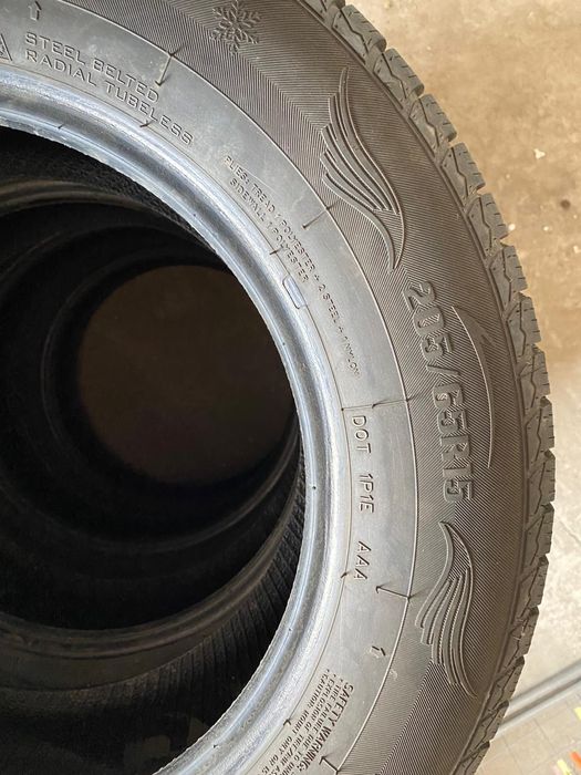Продам шины R15 205/65