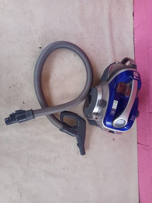 Продаётся пылесос LG