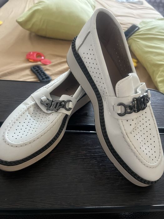 Отдам  бесплатно обувь