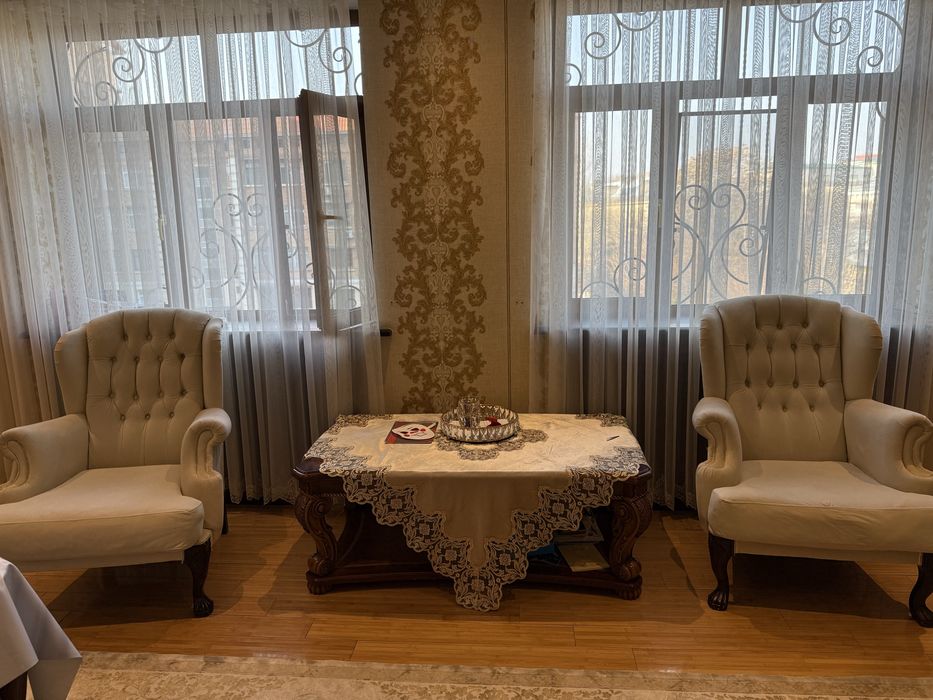 Мягкая мебель с журнальным столом