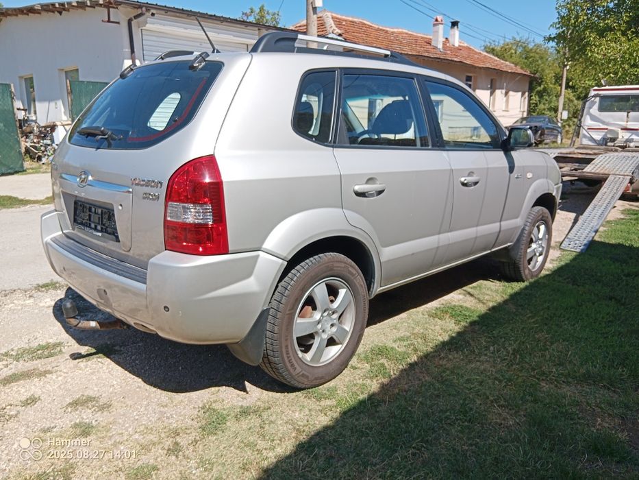 Продавам hyundai tucson 2.0 crdi на части