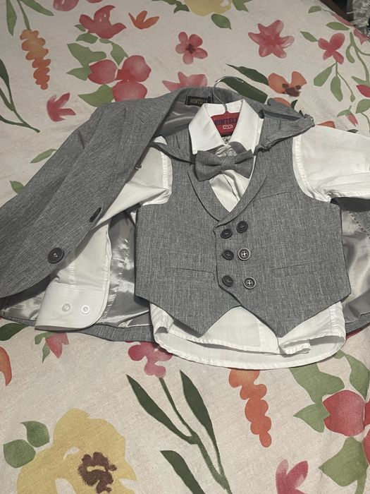 Vand 2 costumase baiaetel