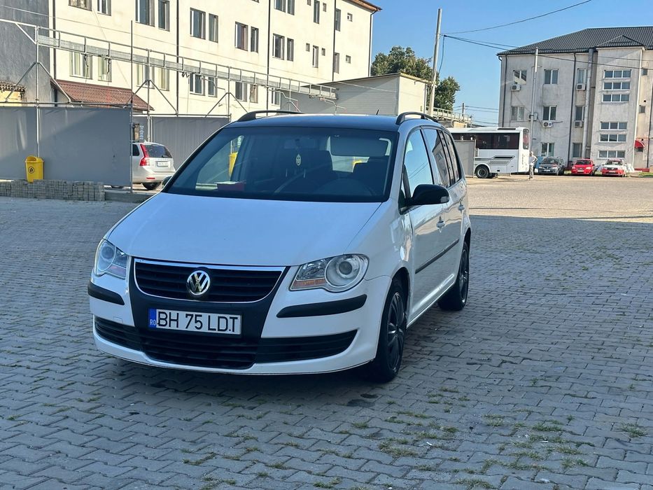 VOLKSWAGEN Touran 0 — imagine 5