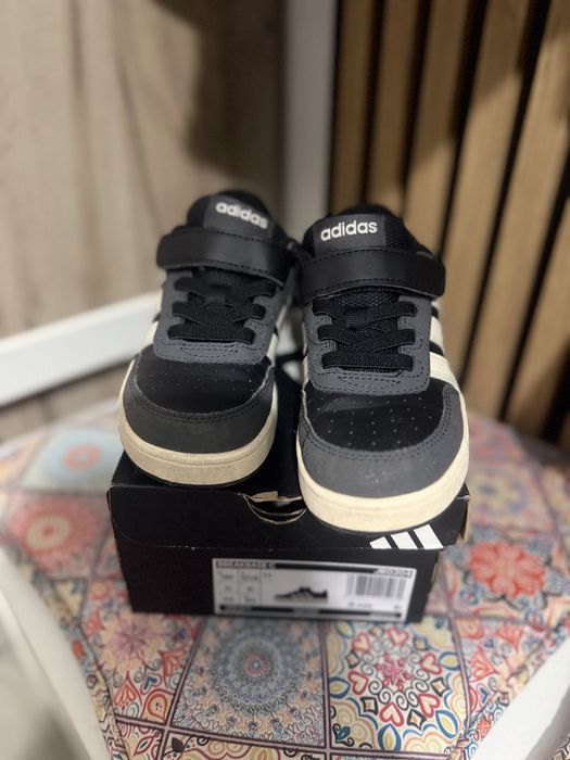 Adidasi baiat in stare impecabila