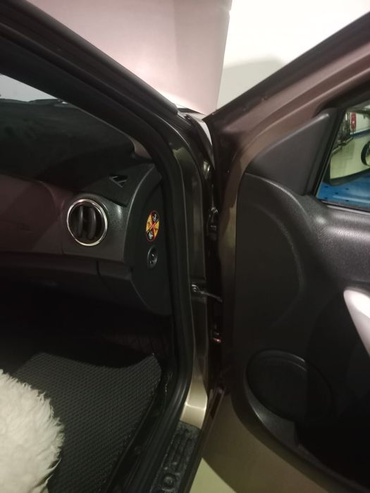 Продам машину Рено Сандеро