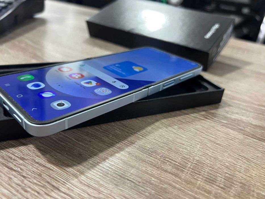 Samsung Z flip 6 256GB