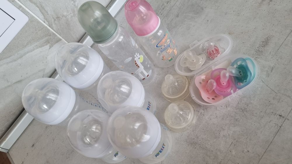 Шишета на Авент от пластмаса и биберони
