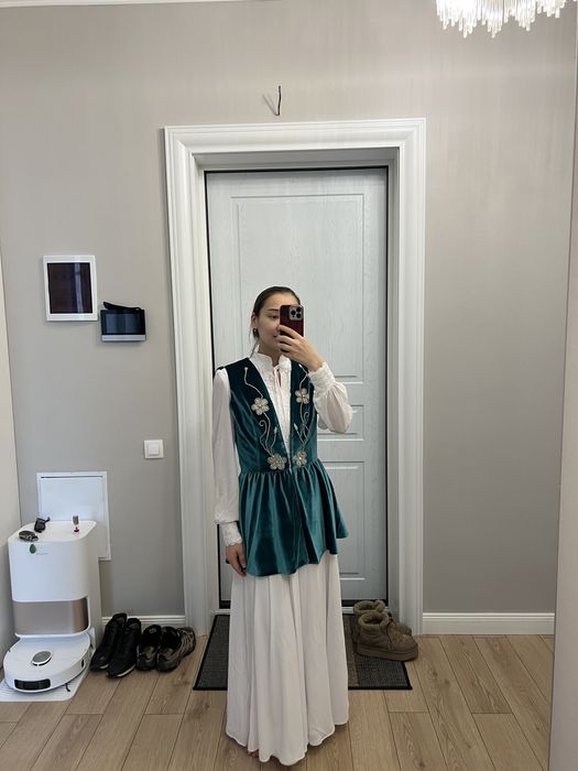 Продам платье + камзол