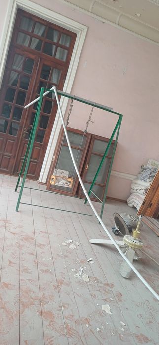 Хар хил турдаги люстралар сотилади, сифати ишлаш жараёни кафолатнади.