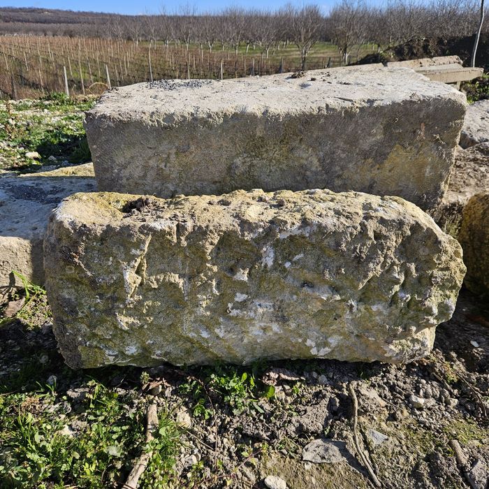 Дялани    камъни