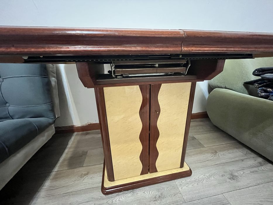 Продаётся кухонный стол  Цена: 10 000 тг