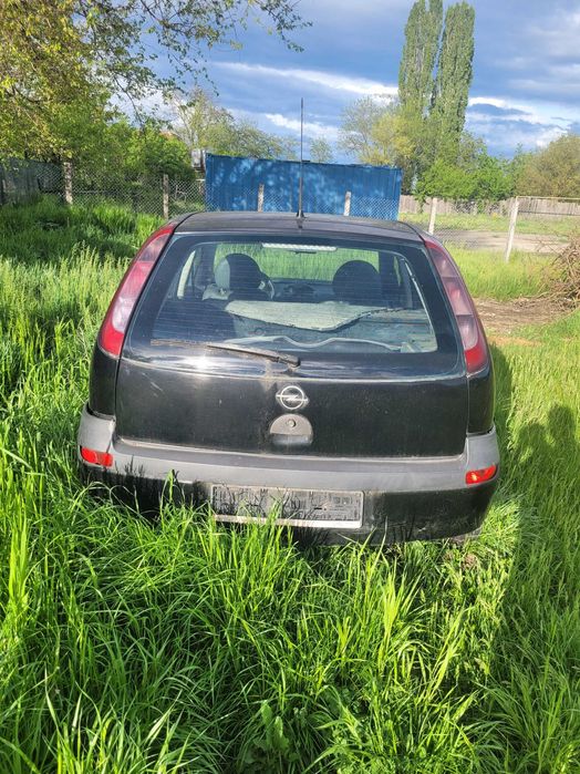 Vand opel corsa 1.0 benzina pentru dezmembrat