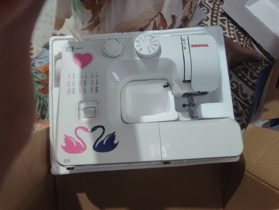 Продам швейную машинку