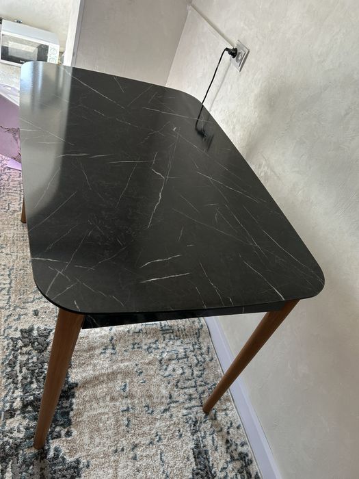 Айна мен стол сатылады