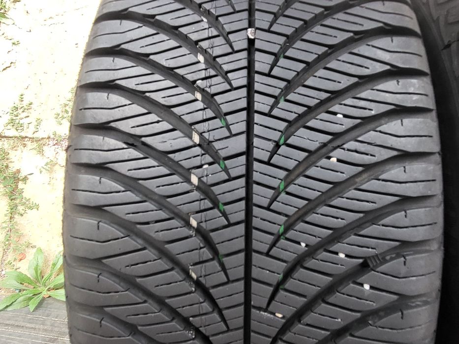 2бр 215/45/16 гудияр много запазени малко карани