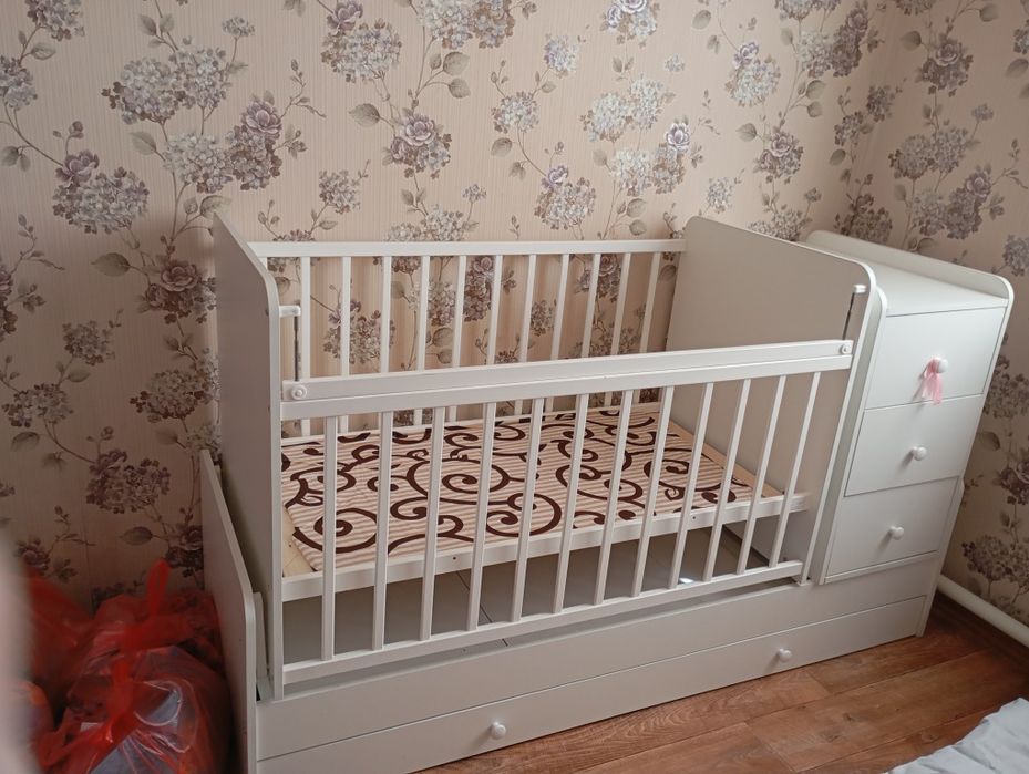 Детская кроватка