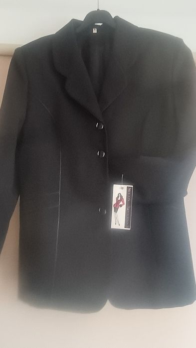 Sacou negru nou, damă.