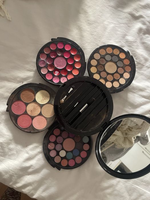 2 seturi machiaj douglas
