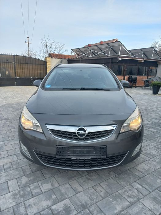 Opel Astra  J  Sport Tourer 1.7 D  Facelift 2013