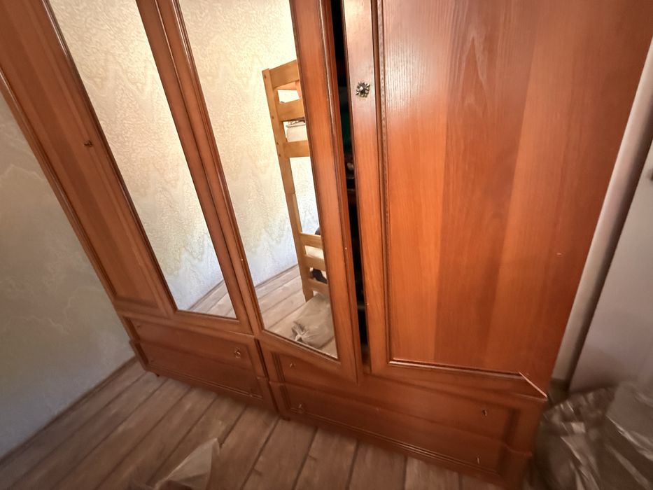 Шкаф деревнный ручной