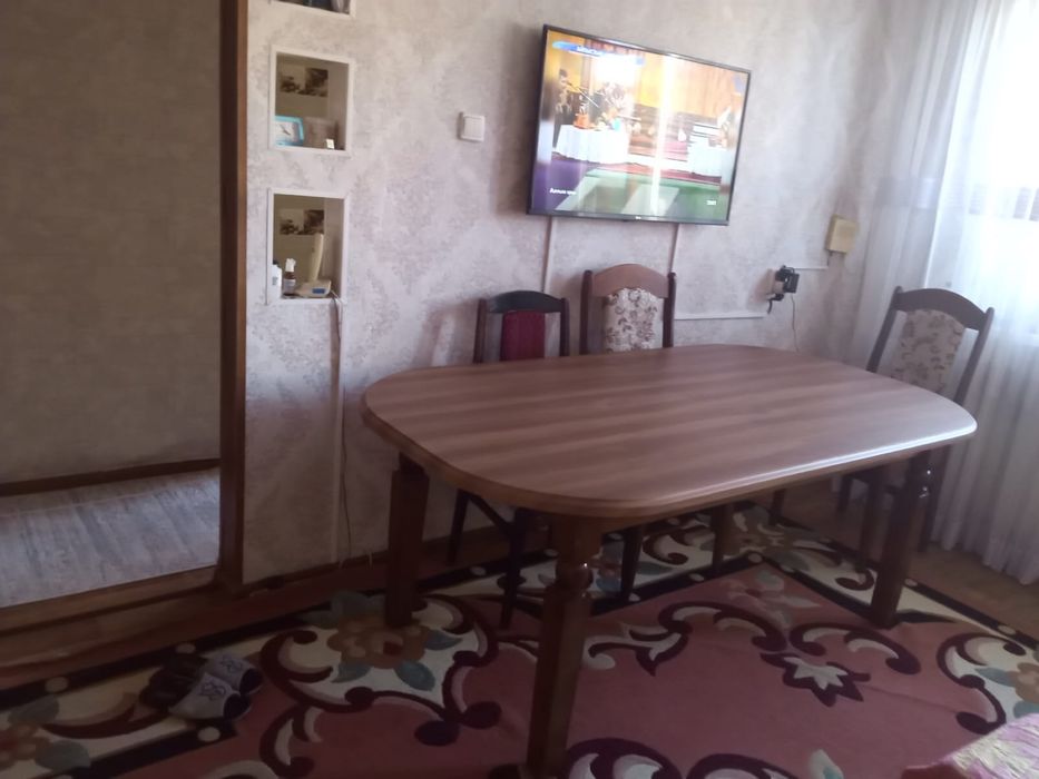 Продам    стол    в хорошем состояний.