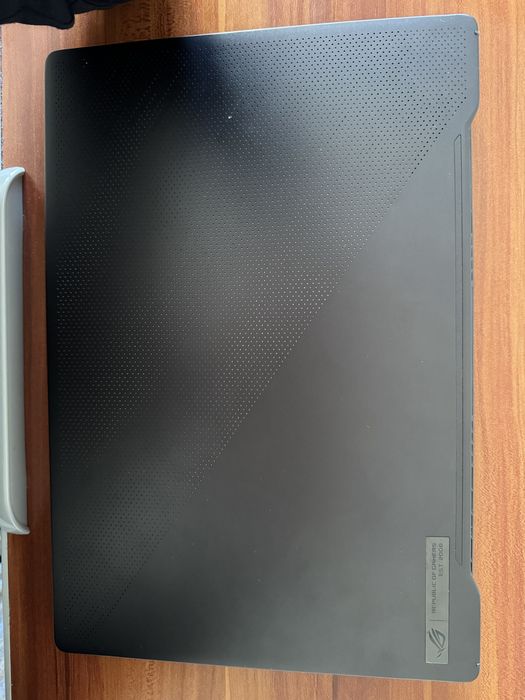Vand sau schimb Zephyrus g14 cu macbook m1/m2