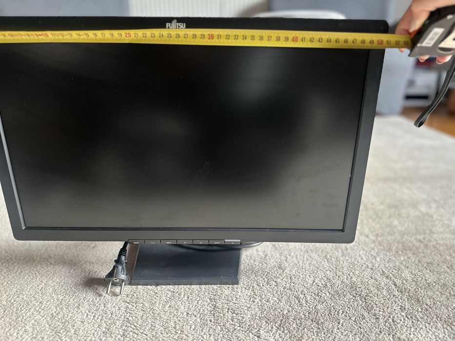 Monitor Fujitsu 24” LCD + cablu DisplayPort HDMI + cablu sursă