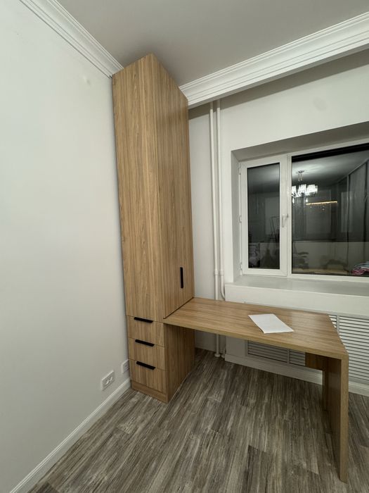 Шкаф для документов и стол рабочий