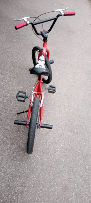 BMX cu roti pe 20 roșu cu negru