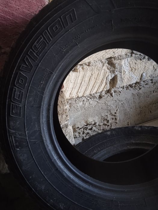 Продам комплект б/у покрышки ек