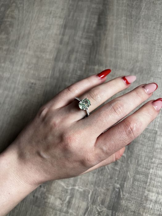 Inel cu piatra verde, taietura ice cut