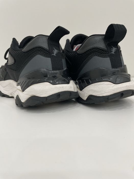 Кроссовки   спортивные