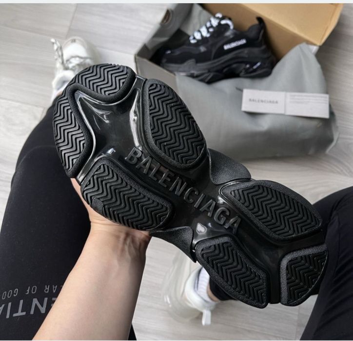 Balenciaga triple S *calitate premium*