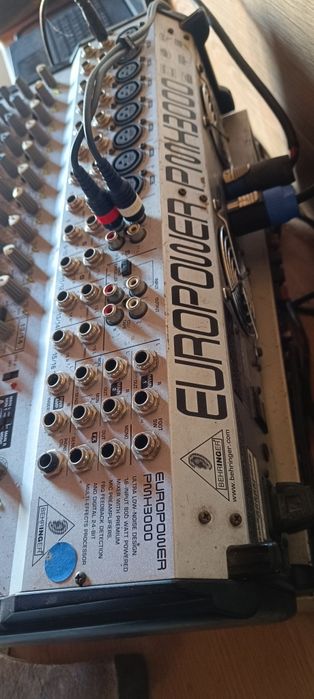 Mixer Behringer pmh3000 și 2boxe
