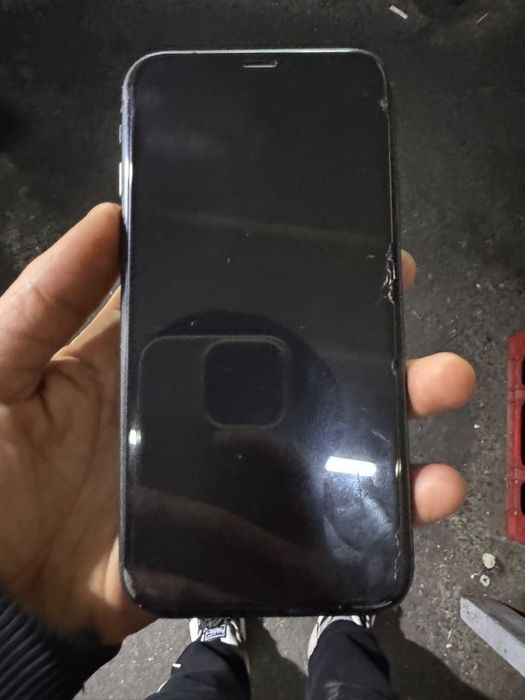 Nomi iphone 11 sotiladi