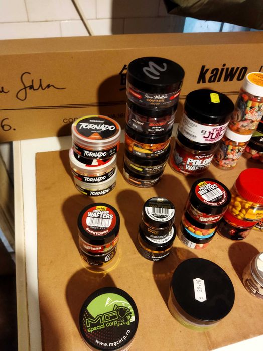 Momeli pescuit diverse 40 cutii . Preti FIX !!!