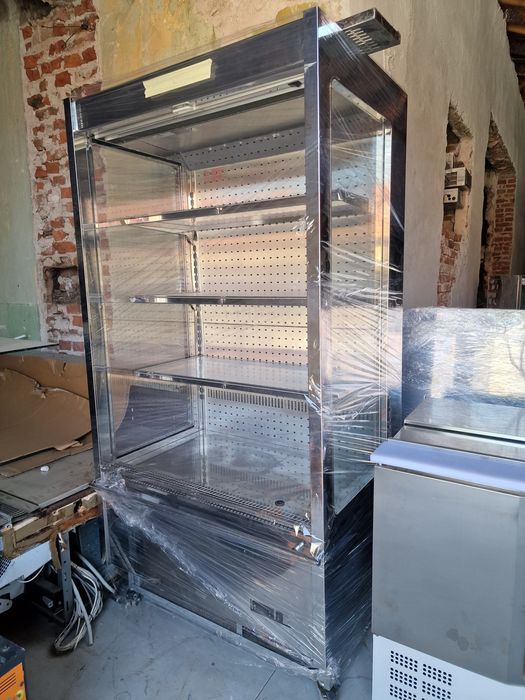 Иноксова хладилна витрина с вграден агрегат